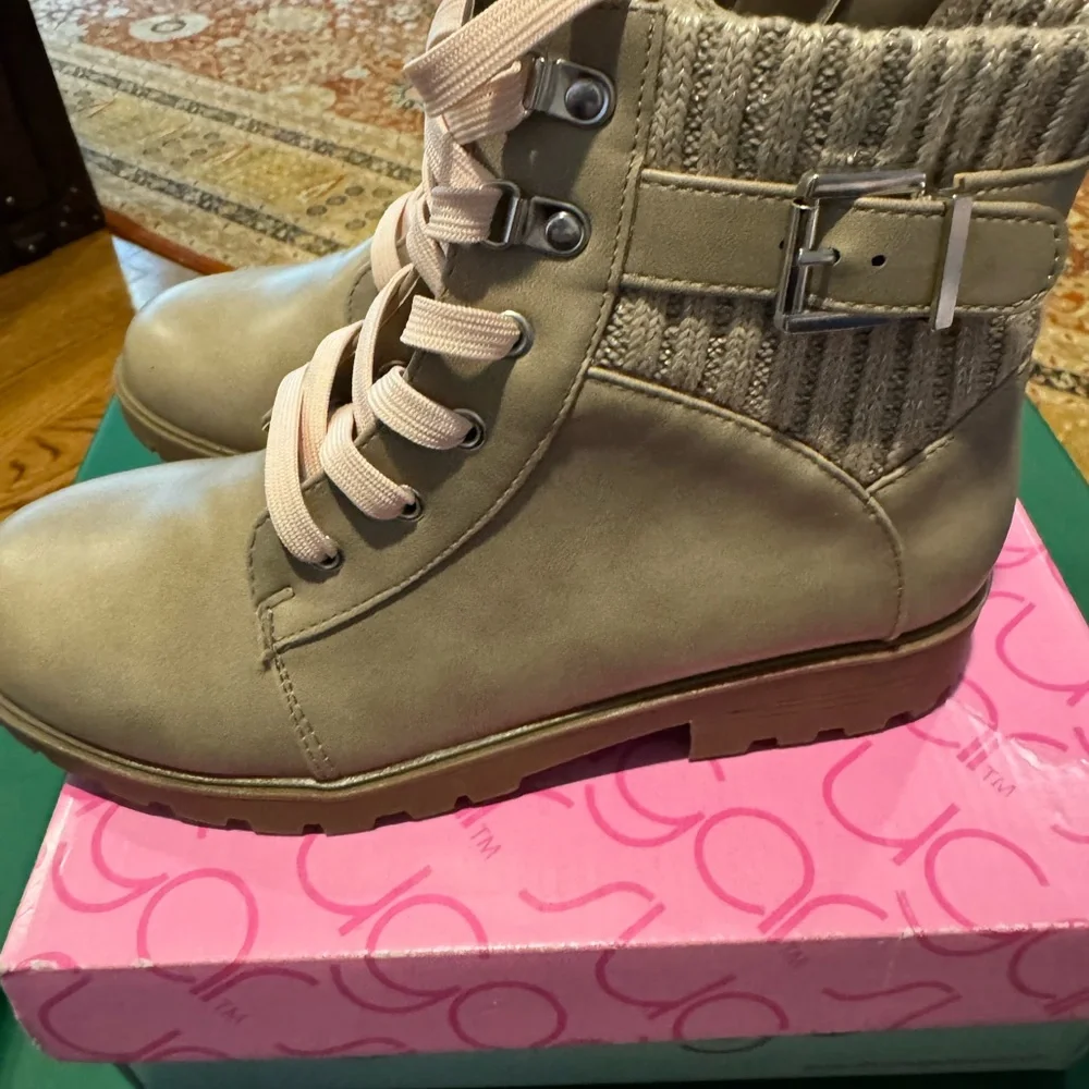 New in Box Sugar Girls Payel Buckle Detail Combat‎ Boots Pink Laces Lug Sole